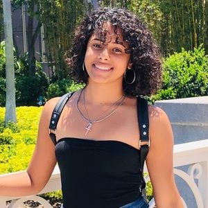 Meet your Posher, Delynette